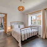 Вилла Casa Branca - With Private Pool & Big Garden Ribamar (Lourinha)